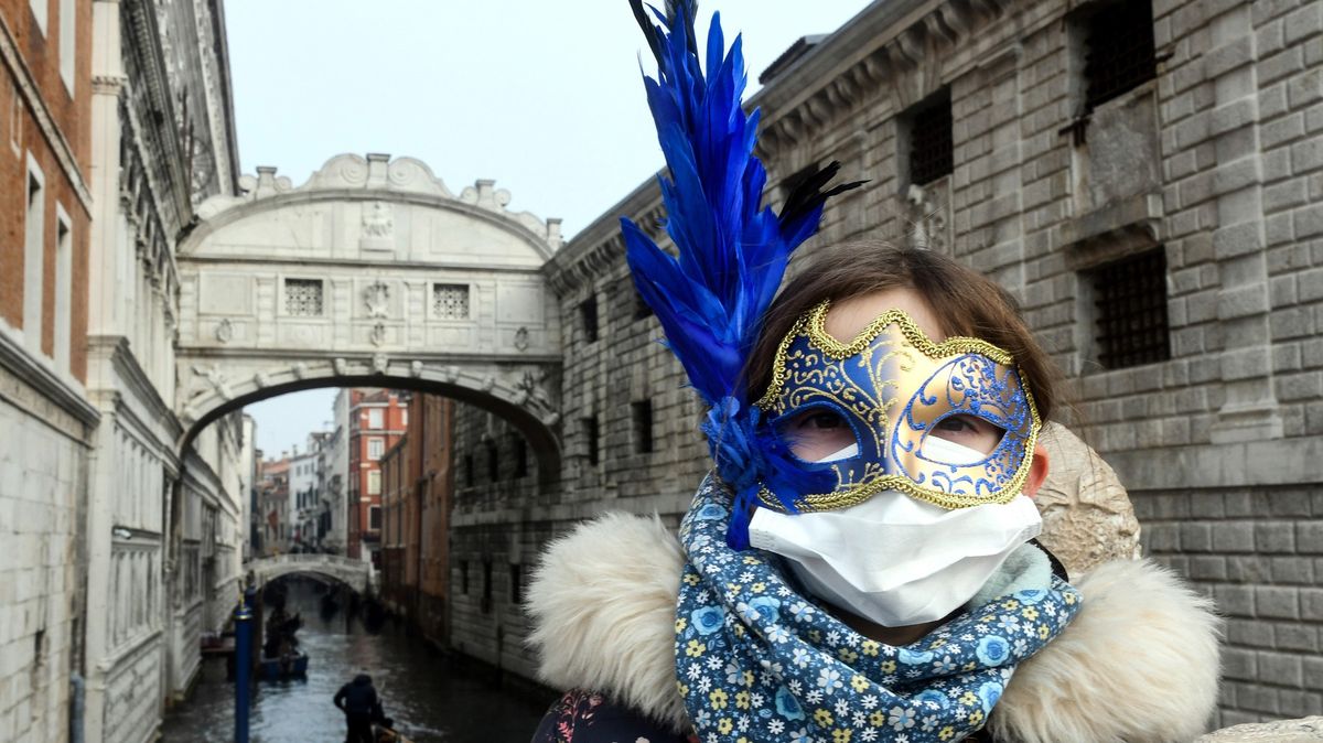 Itálie obrazem: turistické cíle zejí prázdnotou, v Miláně docházejí těstoviny